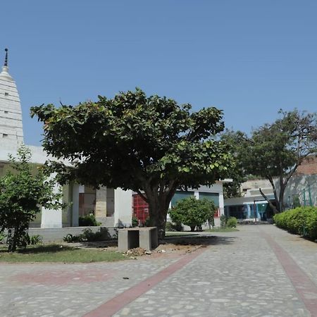 Radha Madhav Ashram Vrindāvan Eksteriør billede