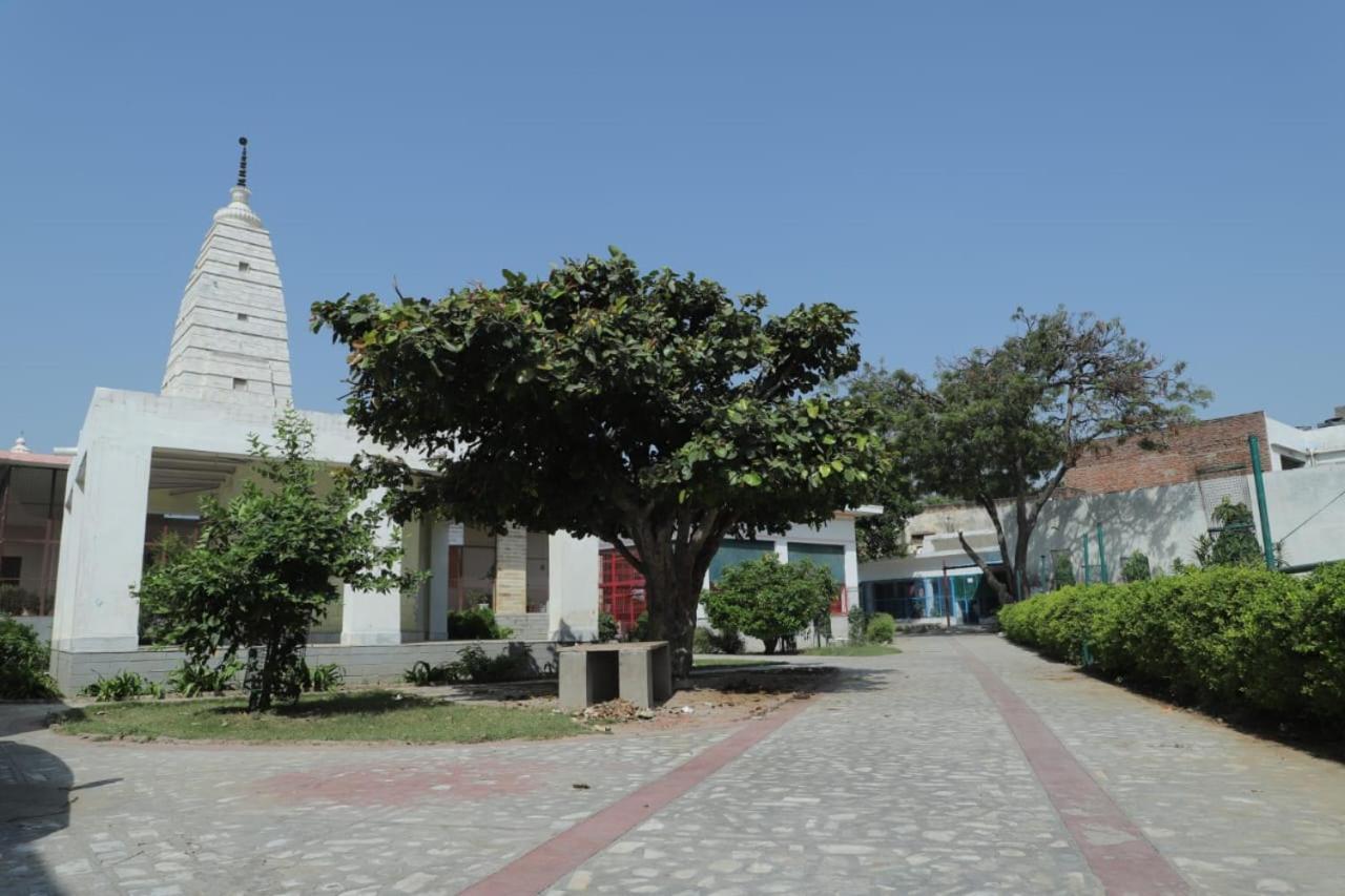 Radha Madhav Ashram Vrindāvan Eksteriør billede