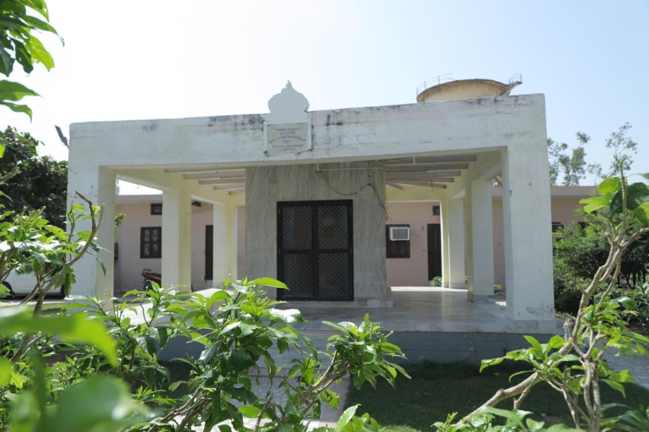 Radha Madhav Ashram Vrindāvan Eksteriør billede