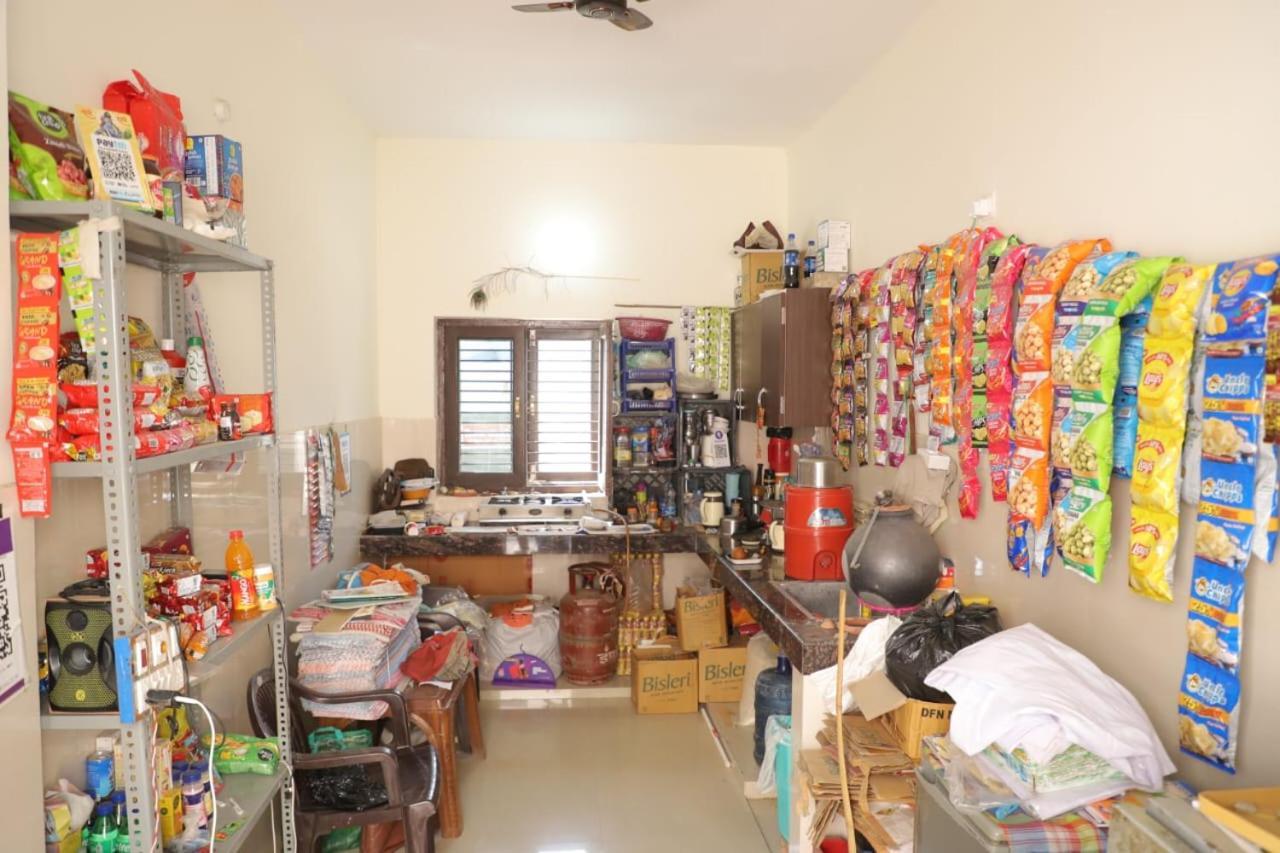 Radha Madhav Ashram Vrindāvan Eksteriør billede