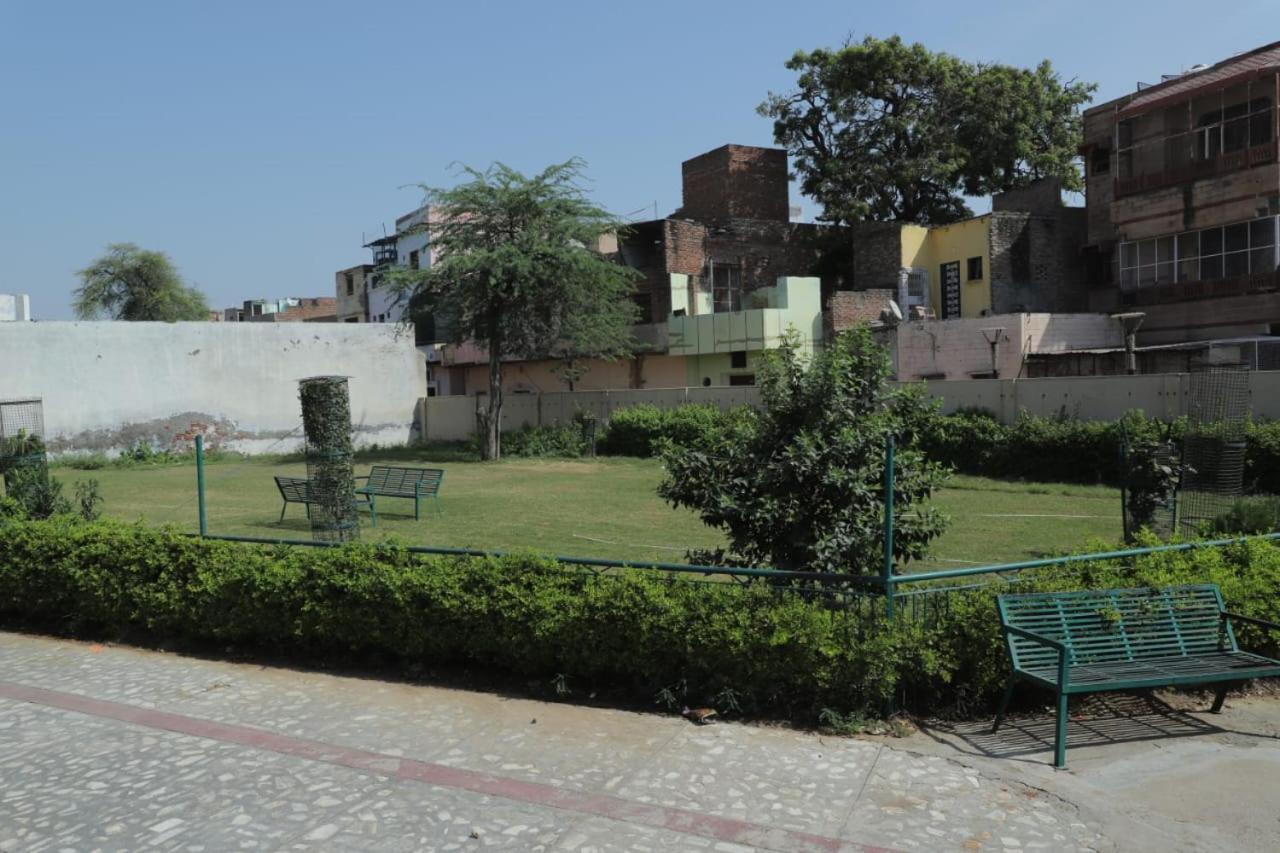 Radha Madhav Ashram Vrindāvan Eksteriør billede